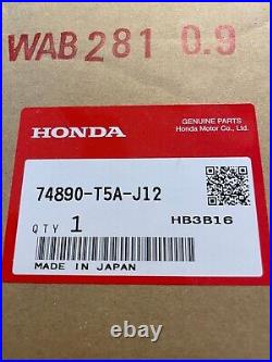 Honda Genuine Fit Jazz 15-20 Tail Gate Rear Garnish Assy Black 74890-T5A-J12 OEM