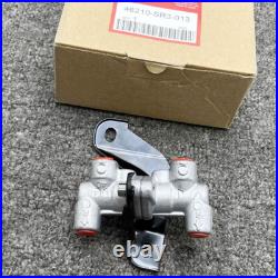 New Genuine OEM Honda 92-95 CIVIC Brake Proportioning Valve 46210-SR3-013