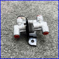 New Genuine OEM Honda 92-95 CIVIC Brake Proportioning Valve 46210-SR3-013