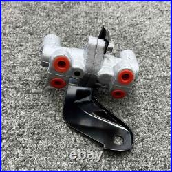 New Genuine OEM Honda 92-95 CIVIC Brake Proportioning Valve 46210-SR3-013